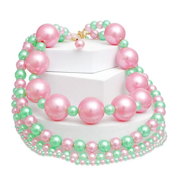 Queen's Elegance: AKA Sorority Jumbo Pearl Necklace Set - Picture 3 of 3